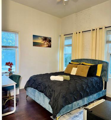 Historic Downtown Bed & Breakfast | Hotel-Style, No Host, Professionally Managed ID302