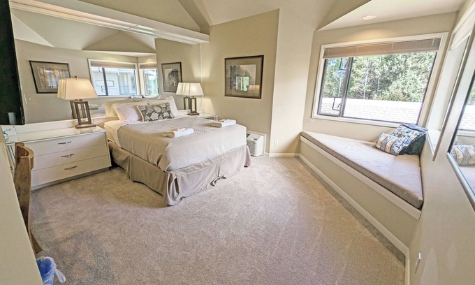 Century West Condo | Hotel-Style, Queen Bed, Secondd Floor Condo 424B