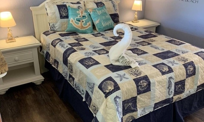 Clearwater Beach Apartment | HOTEL SUITE DIRECTLY ACROSS FROM BEACH 🏖 SLEEPS-4FREE PARKING