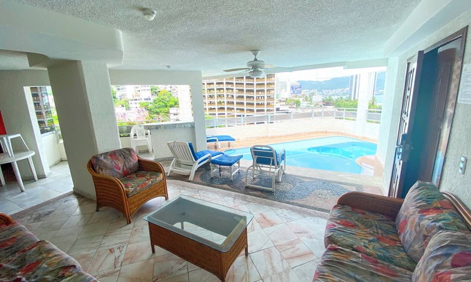 Costera Acapulco Hotel | Hotel Suite Jazmin
