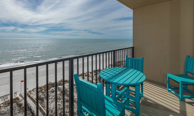 Gulf Shores Condo | HOTEL SUITE on the BEACH in Gulf Shores! KITCHEN & LIVING ROOM!