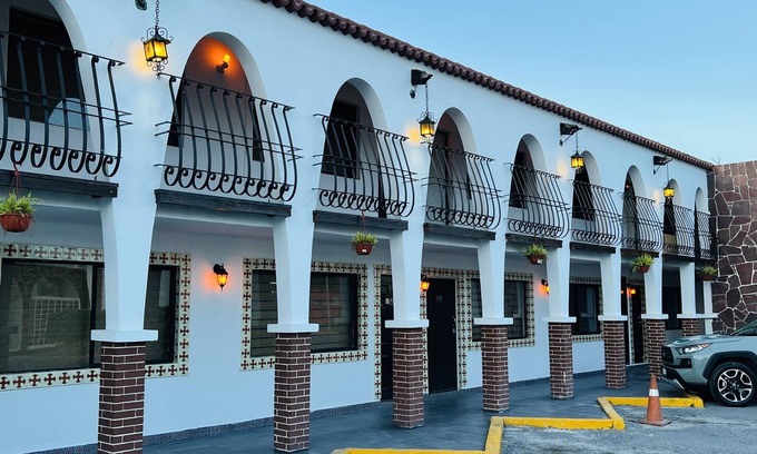 Nuevo Laredo Hotel | Hotel & Suites Hacienda Santa Maria