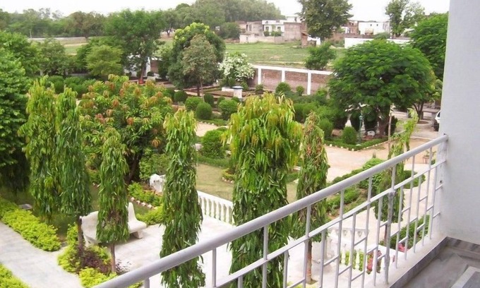 Khajuraho Hotel | Hotel Surya