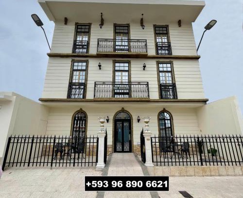 Simon Bolivar House | Hotel The Royalty Inn