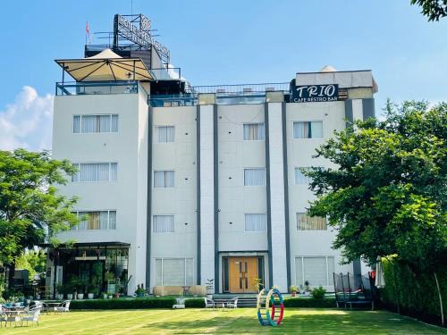 Mat Hotel | Hotel Three Seasons