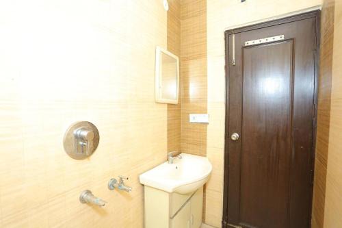 South West Apartment | Hotel Trident Inn- Sarai Kale Khan Railway station