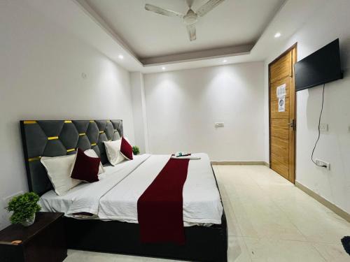 Kalkaji Hotel | Hotel Twenty - Malviya Nagar Begumpur