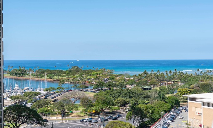 Ala Moana Condo | Hotel Type Best Price Ocean and Park View! Ala Moana (AH11)