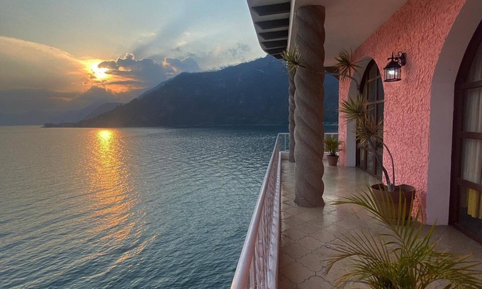Panajachel Hotel | Hotel Tzanjuyu Bay