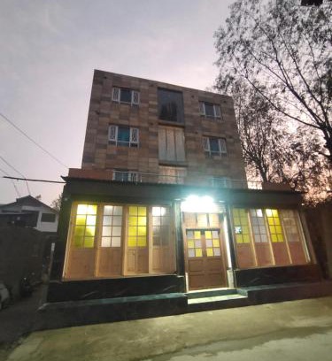 Srinagar Hotel | Hotel VALINOR