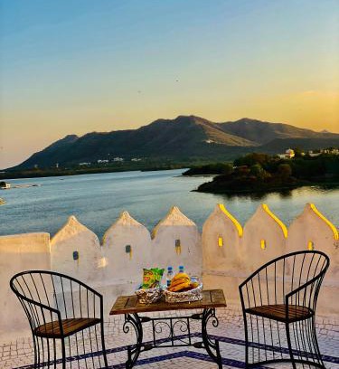 Udaipur District Hotel | Hotel Vallabh at Pichola Lake Nathi Ghat Brahmpole Udaipur