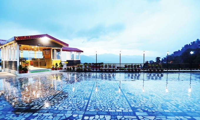 The Mall Road Hotel | Hotel Vishnu Palace