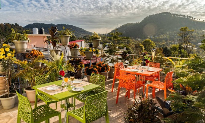 Bhimtal Hotel | Hotel Walnut Creek