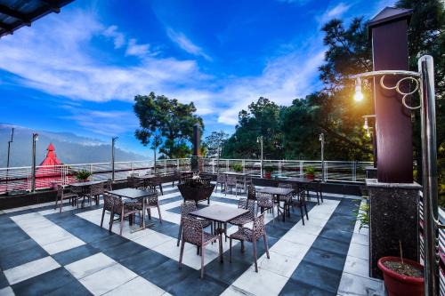 Shimla Hotel | Hotel White Grand Shimla - IN CITY CENTRE - A Centrally AC Hotel