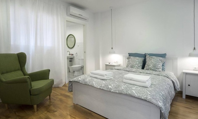 Collblanc y La Torrassa Apartment | Hotelito Boutique Camp Nou 2