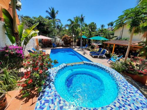 Brisas de Zicatela Hotel | HOTELITO SWISS OASIS, Playa Zicatela - Adults Only - Kitchen - Cocina