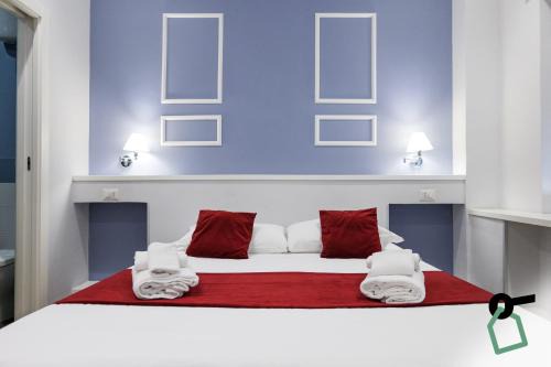Naples City Centre Apartment | HOTIDAY Room Collection - Napoli Botanique