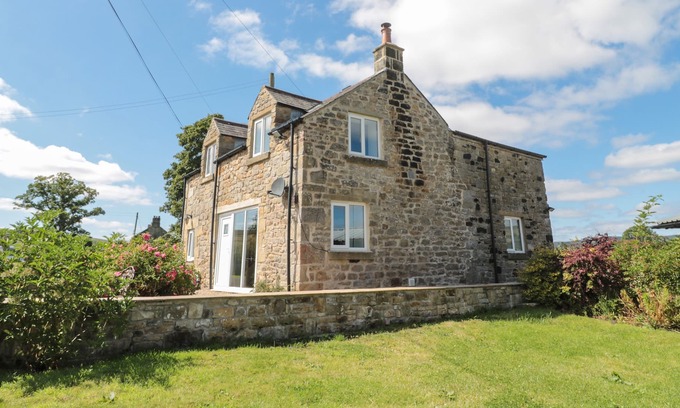 Hexham Cottage | HOTT COTTAGE, family friendly, with a garden in Bellingham