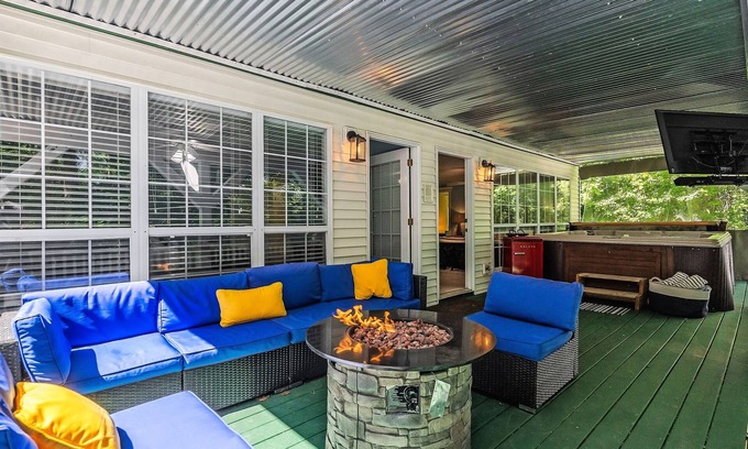 Smithville House | HotTub+Sauna 5 King Suites Arcade Rm FREE Kayaks Lake Access 17