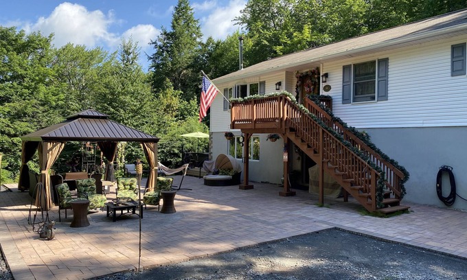 Elka Park House | Hottub, Sauna, Deck, Backyard, Hi-Speed Internet