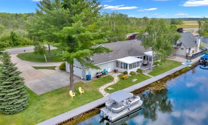 Houghton Lake House | Houghton Lake Getaway w/Pontoon