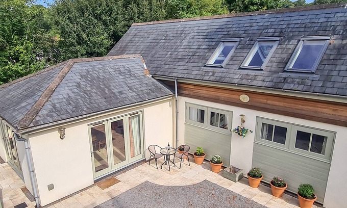 Heligan Cottage | HOUNDBEARE BARN, pet friendly in Teign Valley, Edge Of Dartmoor