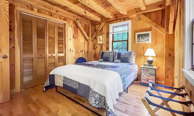 Rumney House | Hounds Nest: Community Decks on Stinson Lake, Dogs Ok, Central AC, Fire Pit, Fast WiFi & more