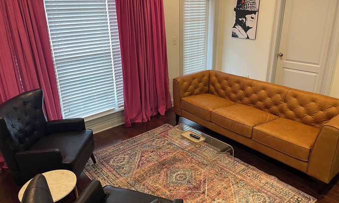 Tuscaloosa Condo | Houndstooth Heaven - half mile from Bryant Denny Stadium