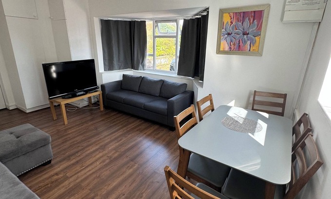 Heston Central House | Hounslow west best location London