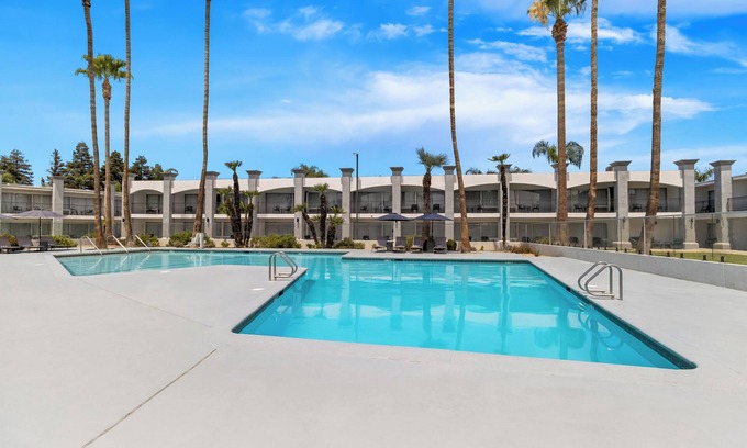 Bakersfield Hotel | Hourglass Hotel, Trademark Collection by Wyndham