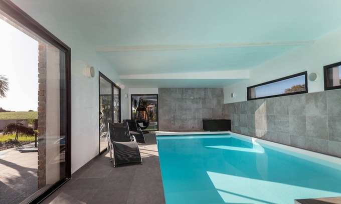 Brignogan-Plage House | House with indoor pool