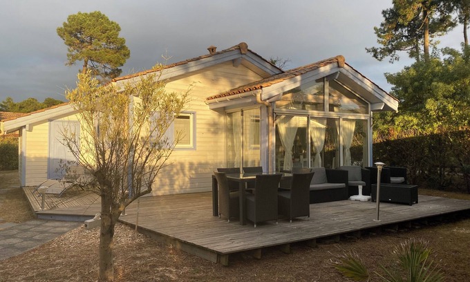 Soulac-sur-Mer Ski Chalet | House 1 km from the Atlantic Ocean