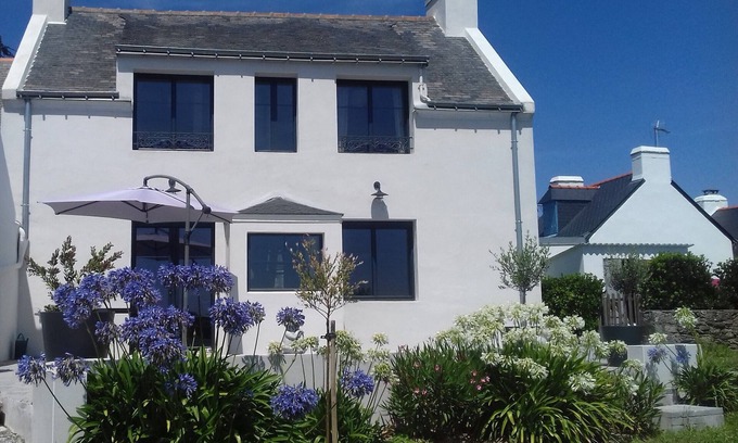 Le Palais House | House 1 to 4 people, near beaches and pier. Ideal location
