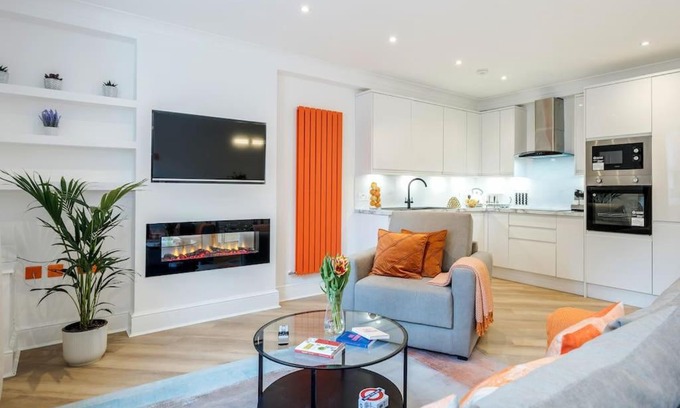 Shadwell House | House 10 mins to Tower Bridge Hot Tub & Parking