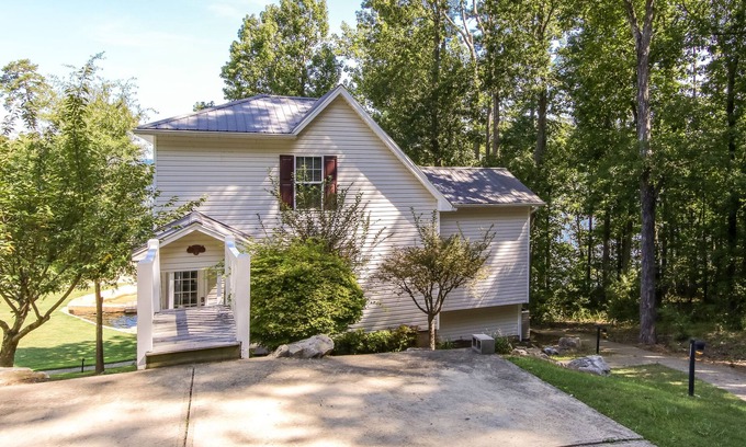 Leesburg House | House #10 Paradise Found (pet friendly) private pier