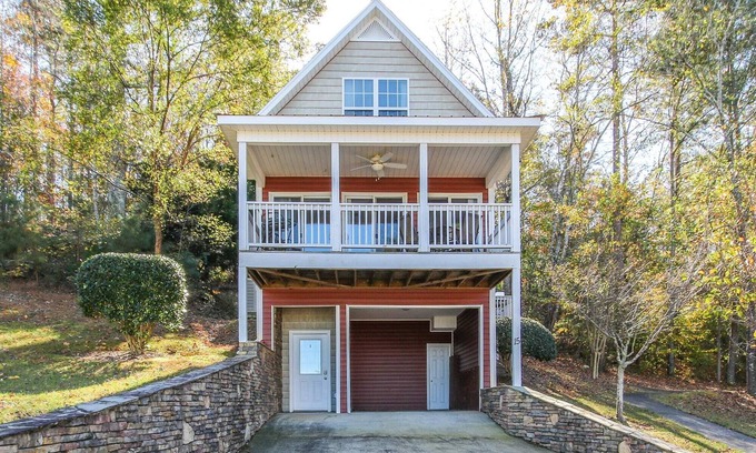 Leesburg House | House # 15 Lakin' it Easy (no pets) Lake View