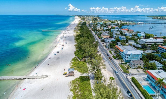 Bradenton Beach House | House ∙ 2 bedrooms ∙ 5 guests