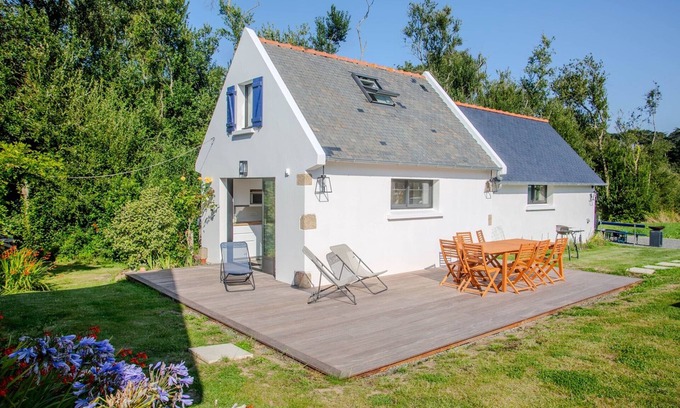 Penvenan Ski Chalet | House 300 m from the sea with garden