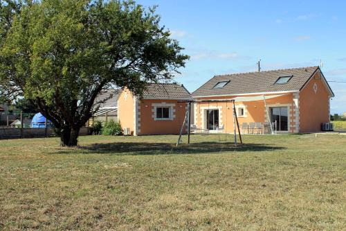 Saint-Jean-de-Sauves House | House 35 minutes from Futuroscope