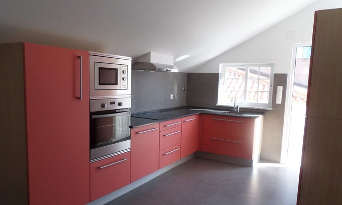 Costa de Caparica Villa | House 3km from the beach with AC and Wi-Fi