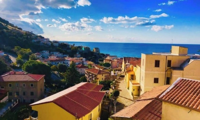 Bonifati Apartment | HOUSE 4 NOVEMBER - APARTMENT IN HISTORIC CENTER