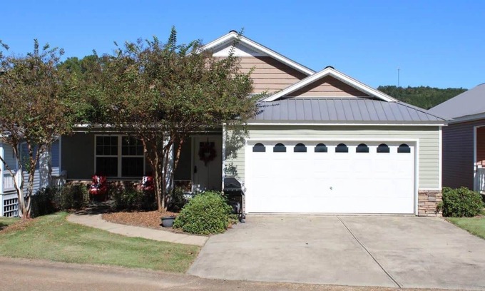 Leesburg House | House # 49 No Wake Zone (no pets)