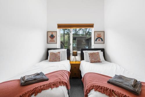 Porthtowan House | House 5 Ironcroft - Modern Pet-friendly, Walk to beach & village