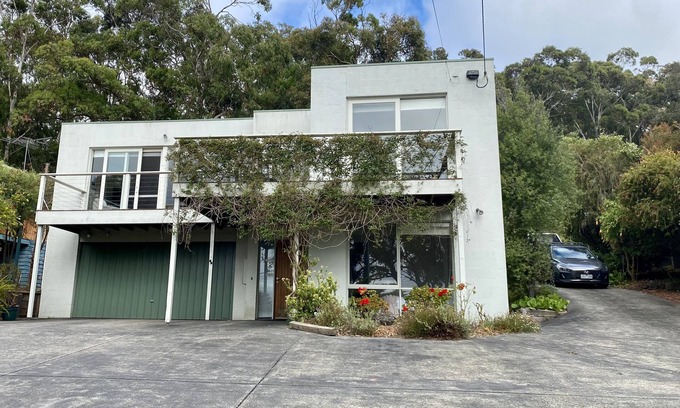 Lorne House | House 83, Holiday House Lorne