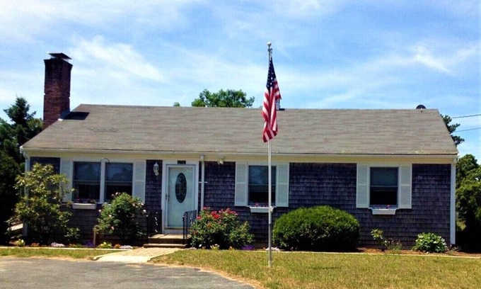 North Eastham House | House and 2 Cottages/Thumpertown Beach