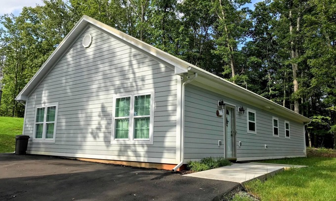 Moneta House | House at Smith Mountain Lake Airport