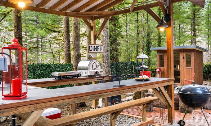 Washougal House | House at the Falls-Cozy Cabin Retreat
