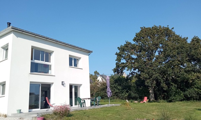 Crozon House | House between Morgat beach (2km) and Crozon town (1km).