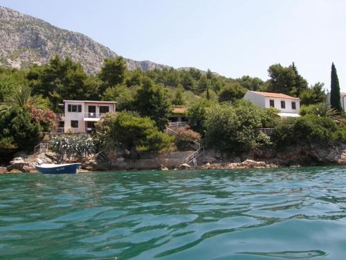 Gradac House | House by the sea