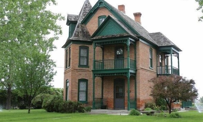 Oakley House | House, cottage, or full property rental.( see website for details)